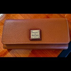 New DOONEY & BOURKE pebble wallet